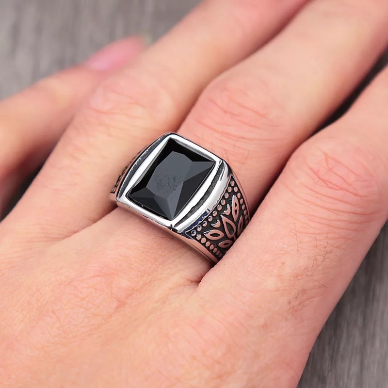 Cincin Pria Batu Hitam Pekat Cutting Hight Quality Ring Titanium Motif Retro