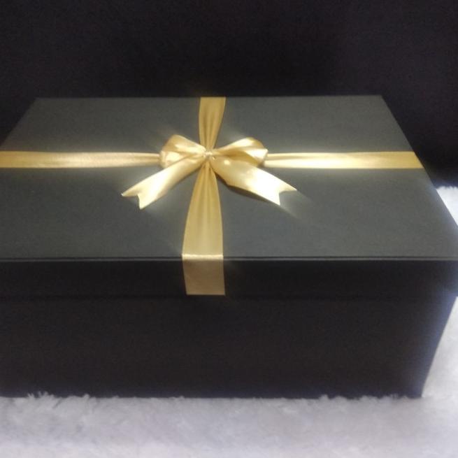 

kotak kado BESAR/ giftbox/boxsouvenir/40x30x15cm/hitam/BERPITA