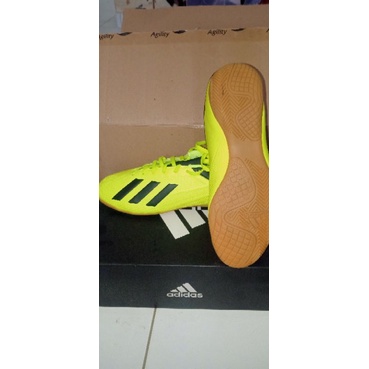 sepatu futsal adidas original