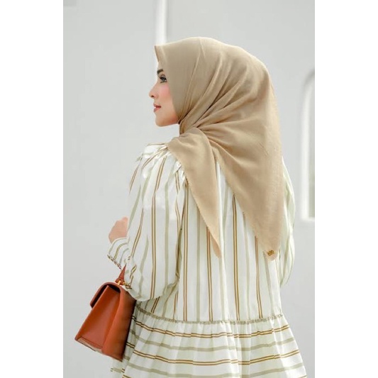 Buttonscarves Tapis Embossed Wheat