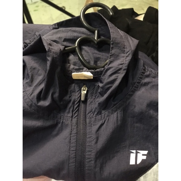 JAKET RUNNING ANAK UNIQLO