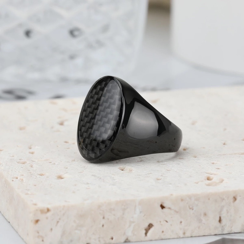 Cincin Pria Carbon Fiber Titanium Black Anti Karat Tahan Luntur