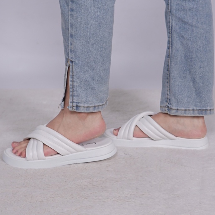 SARASARA YUK - Sandal Wanita Alas Sol Tebal Tinggi SARA SARA DORA ALL COLOR Sendal Cewek Platform Wedges Kondangan Hak 2cm Silang 2 Size 36 37 38 39 40 Jalan Casual Santai Rumah Slop Warna Hitam Selop Original Kekinian Terbaru Shoes Mall Official Store