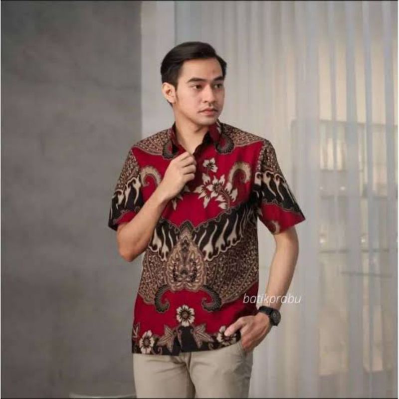 Kemeja Batik Pria Lengan Pendek Slimfit Modern Atasan Baju Batik Pria Dewasa Warna Maron Merah Seragam Kerja Batik