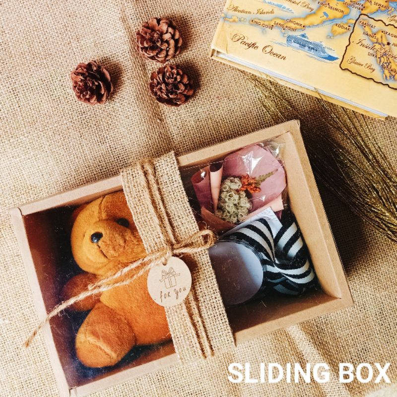 

SLIDING BOX MIKA VINTAGE UNTUK HAMPERS KOTAK KADO 22x16*8cm