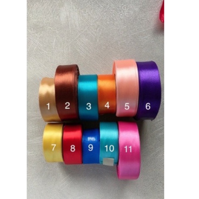 

Pita satin per meter lebar 2,5 cm (1 “)