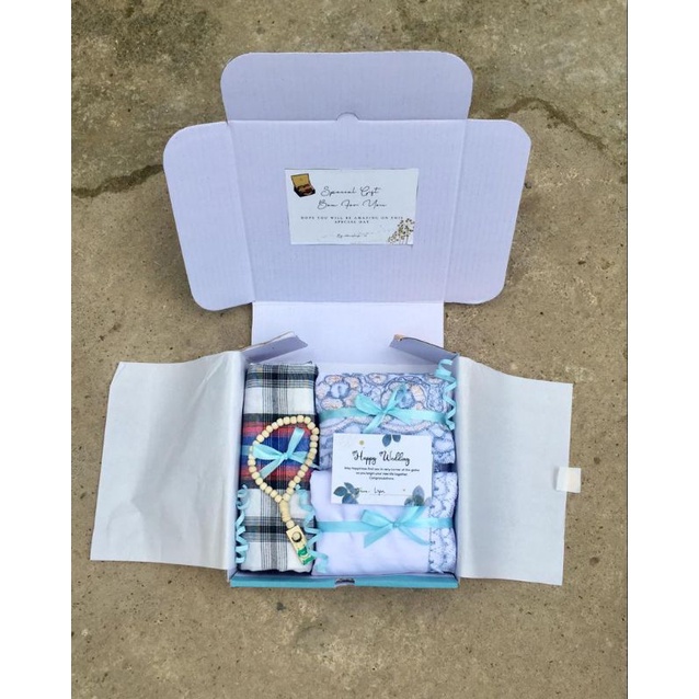 

Kado Box Wedding Anniveesary / Hampers Wedding