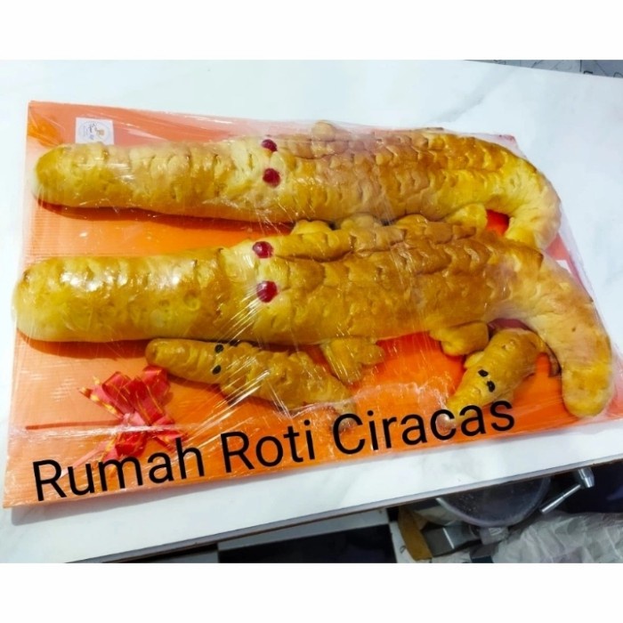 Souvenir Roti Buaya Sepasang Acara Adat Pernikahan Seserahan Crocodile Bread