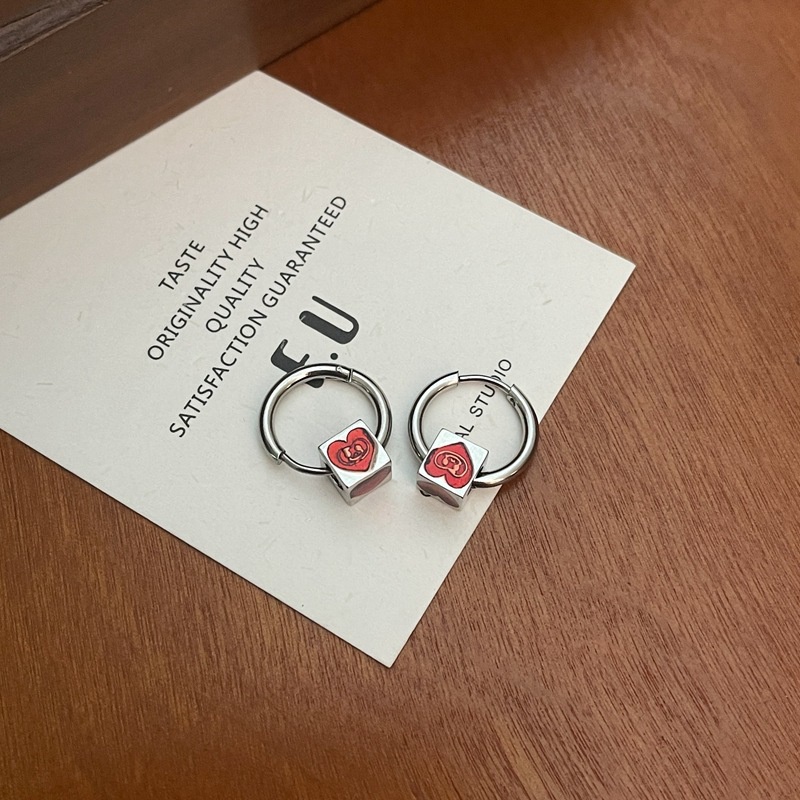 Anting Tusuk Motif Hati Merah Simple Untuk Wanita