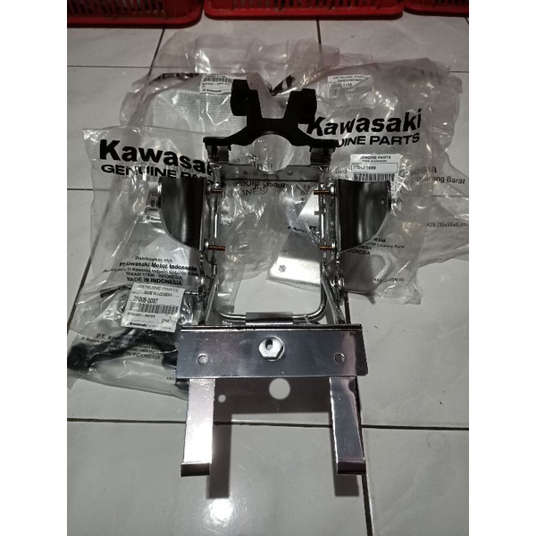 PAKET MURAH BREKET DUDUKAN LAMPU DEPAN NINJA SS ORIGINAL KAWASAKI SET KUPINGAN SET DUDUKAN SPEDOMETE