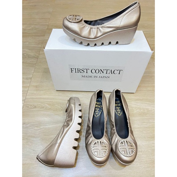 0Sepatu First Contact Logo Wedges / Sepatu wanita First Contact