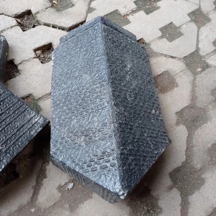 Nok ujung jurai genteng beton