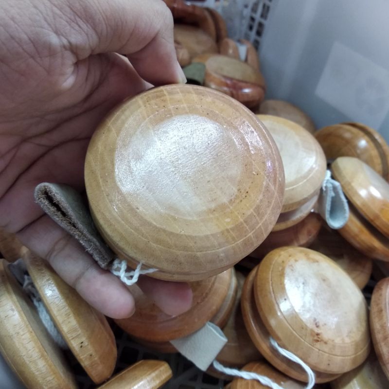 Yoyo kayu mainan tradisional