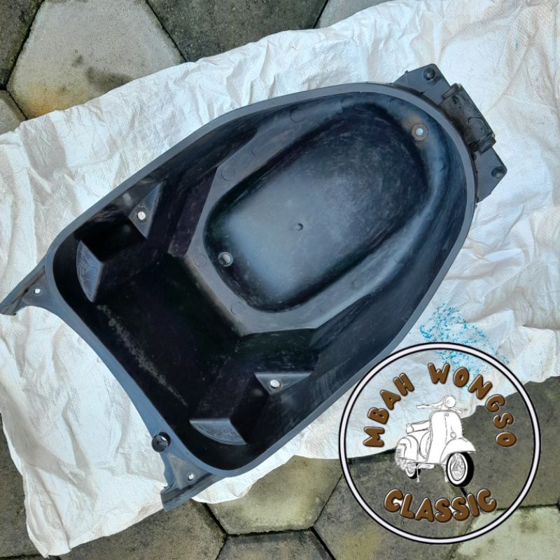 BOX BAGASI VARIO 125 VARIO 150 LED ORIGINAL