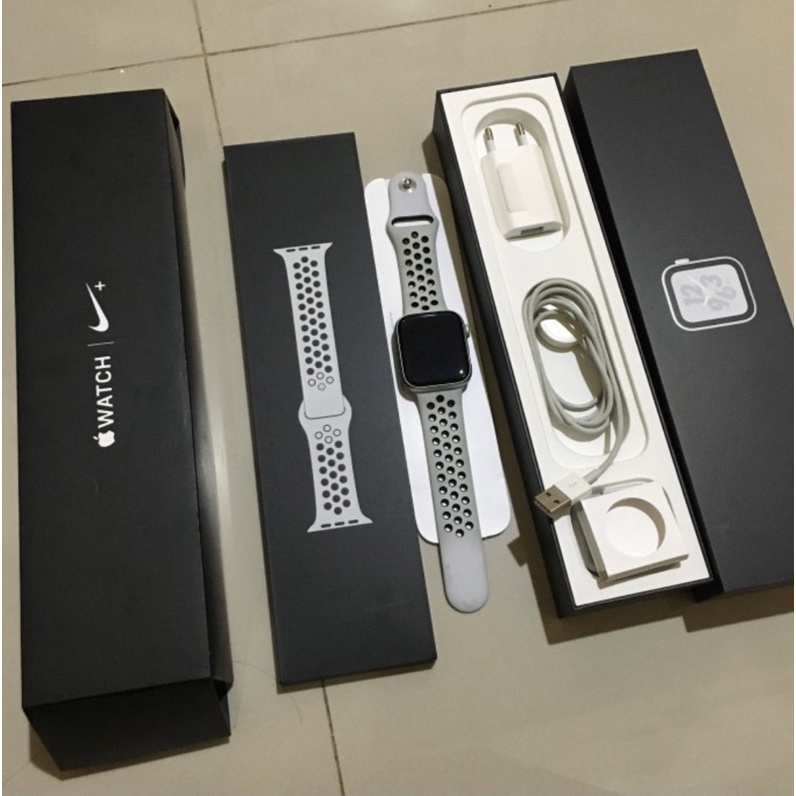 Apple Watch Series 4 44mm Silver Nike ex Ibox