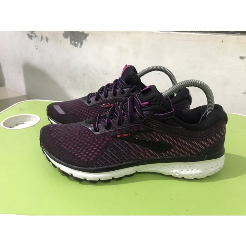 SEPATU SECOND BROOKS GHOST 12