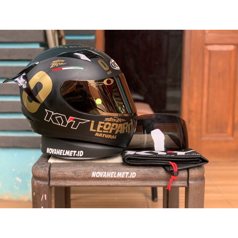 kyt r10 blackdoff size M paket ganteng helm fullface second murah berkualitas novahelmet.id
