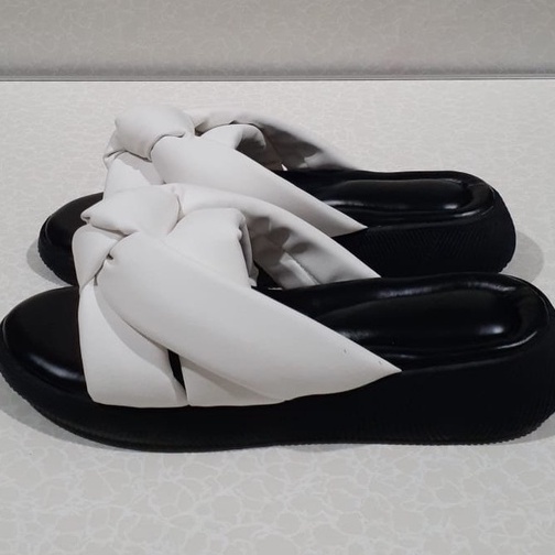 CARLA WEDGES WANITA