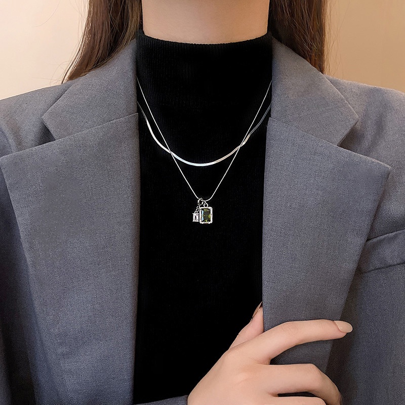 Kalung Choker Bahan Titanium Steel Lapis Ganda Dengan Liontin Bentuk Persegi Warna Hijau