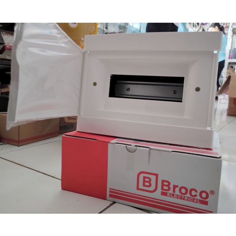BOX MCB 8 GROUP PUTIH BROCO