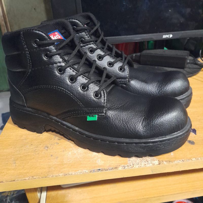 sepatu safety boot tali warna hitam cocok buat kerja terbaru