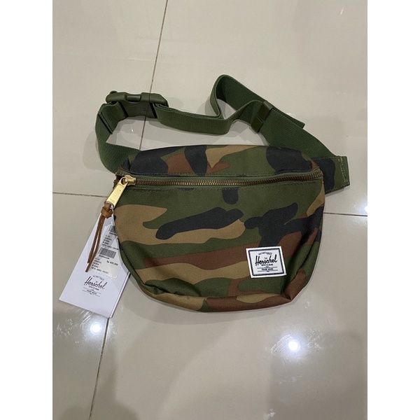 Tas selempang waistbag herschel fifteen hip pack camo