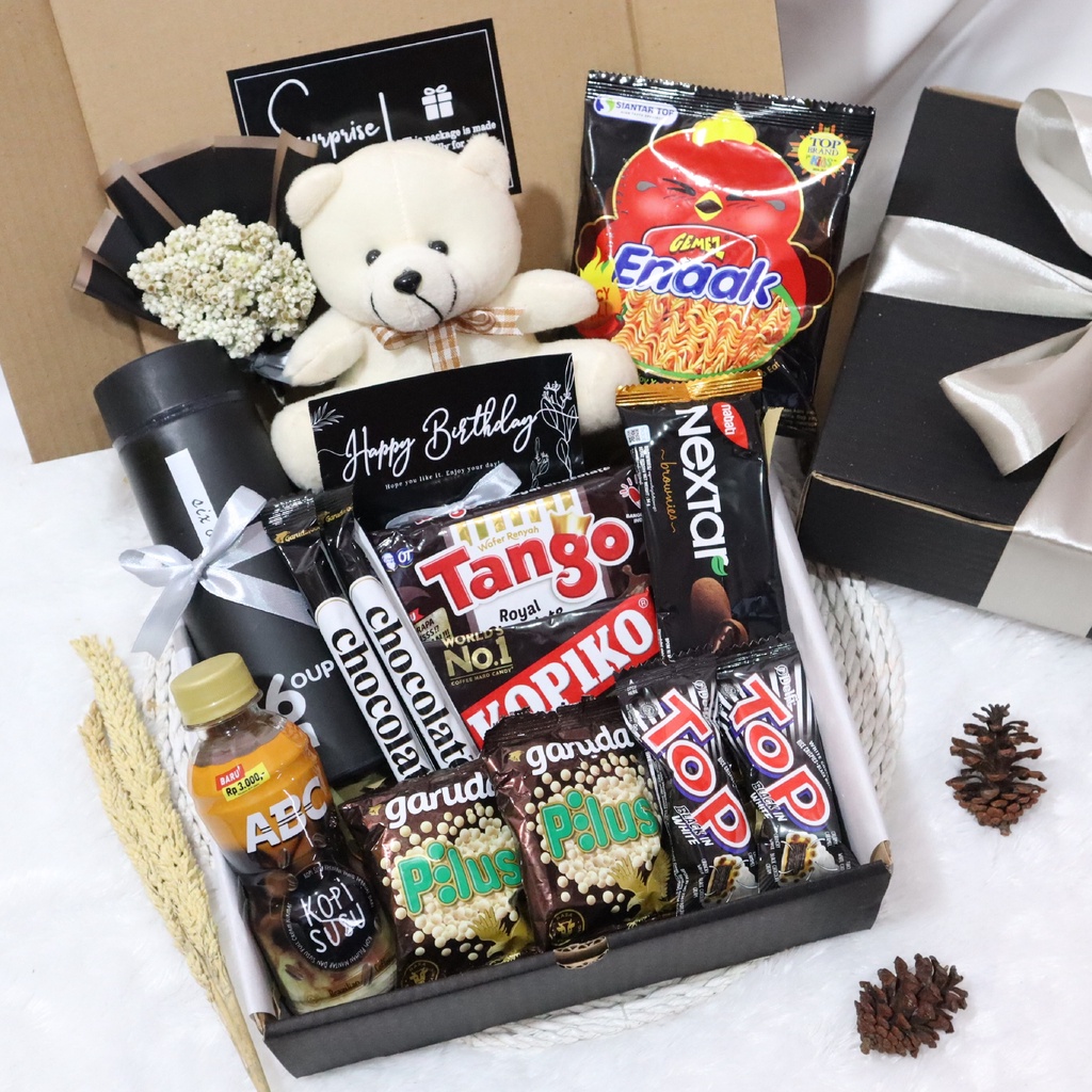 Hampers Snack Hitam / Kado Ulang Tahun Wisuda / Hadiah Cowok Cewek (Black Edition)