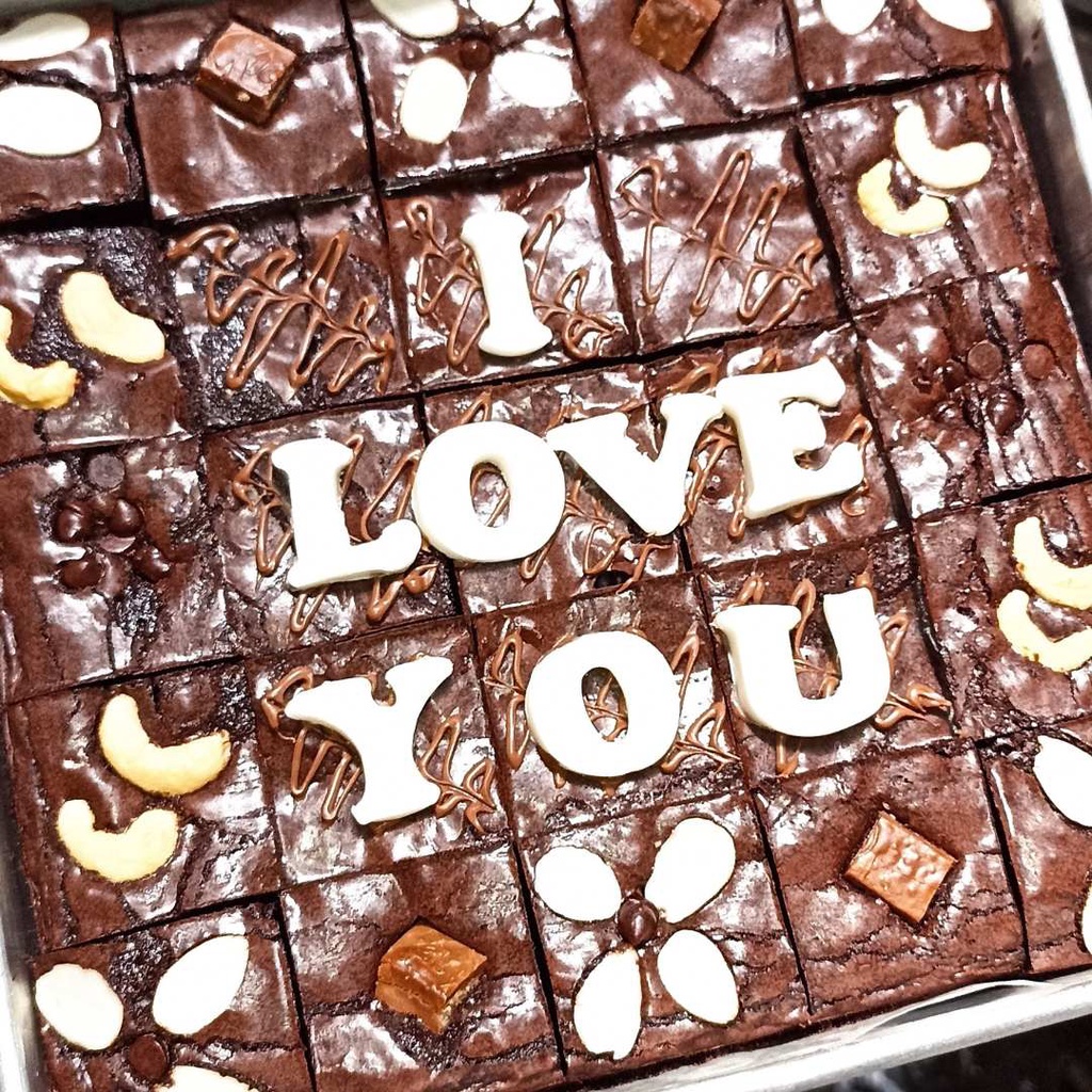 Custom Brownies Fudgy Skat Shiny Crust isi 36 potong coklat mewah