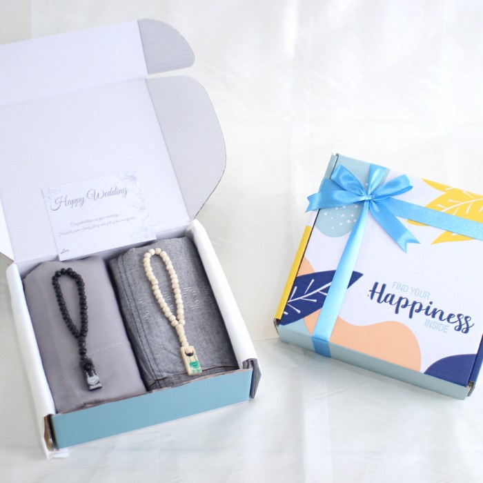 

(COD) hampers sarung + mukenah premium/gift box/kado pernikahan/anniversary - find your happy