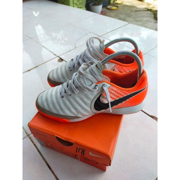sepatu futsal Nike Tiempo legend 7 academy in