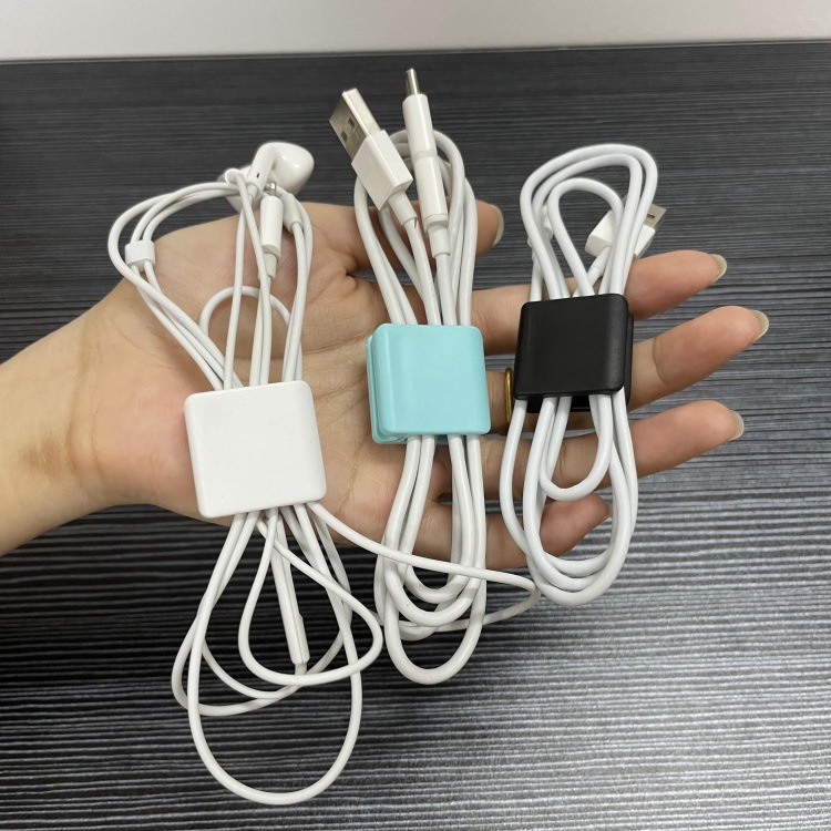 1pc Klip Holder Kabel USB / Charger Bahan Silikon Warna Acak