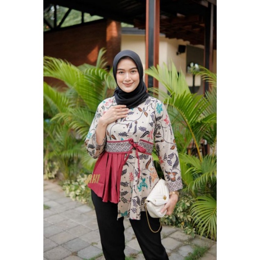 ATASAN BATIK WANITA BLOUSE KANTOR BLOUSE KERJA SERAGAMAN BATIK TRENDY INTERNATIONAL MOTIF KEKINIAN COUPLE FENOMENAL