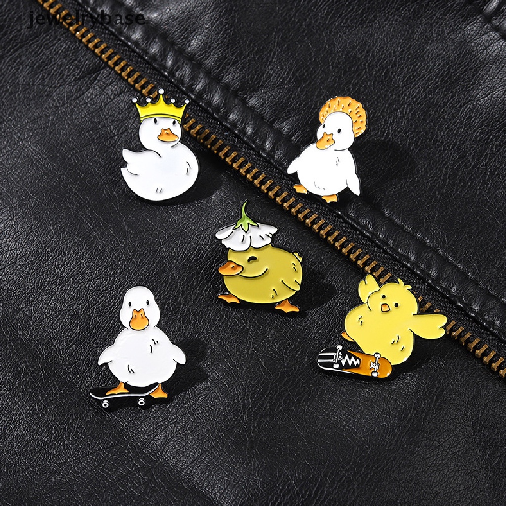 Bros Pin Enamel Desain Hewan Bebek Ayam Skate Naughty Bebek Angsa