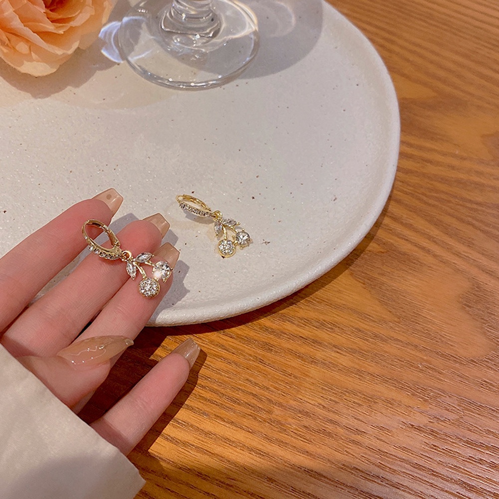Anting Tusuk Bentuk Buah Ceri Aksen Berlian Imitasi Gaya Korea Untuk Wanita