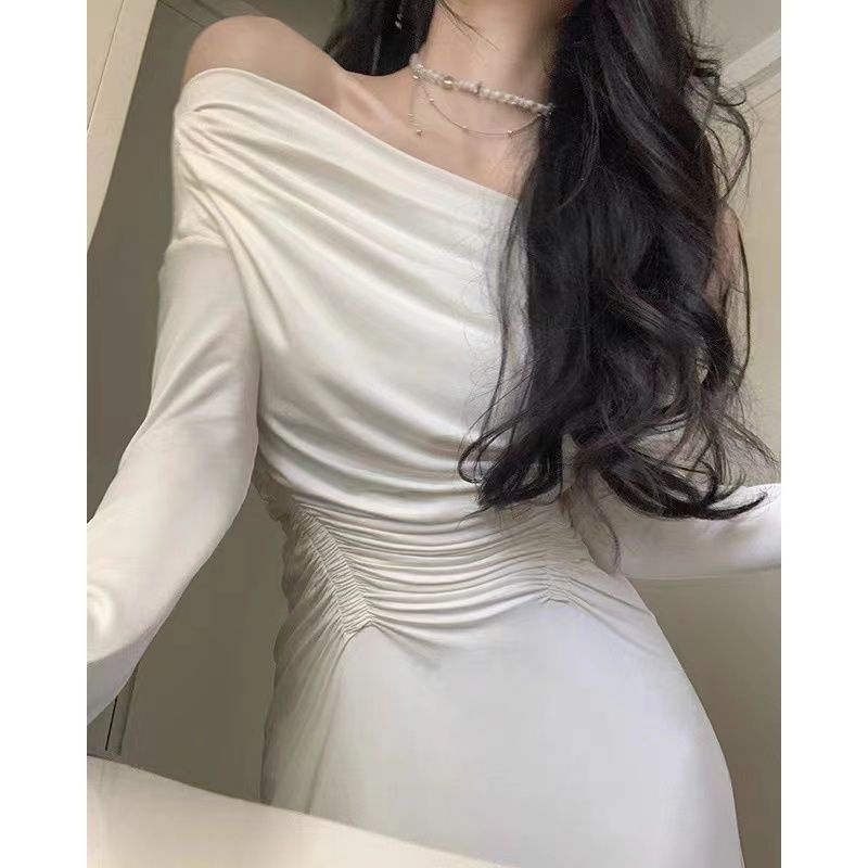 Gaun rajutan kerah menjuntai 2022 musim semi dan musim gugur off-the-shoulder lengan panjang temperamen desain ketat rasa angin lembut rok mid-length