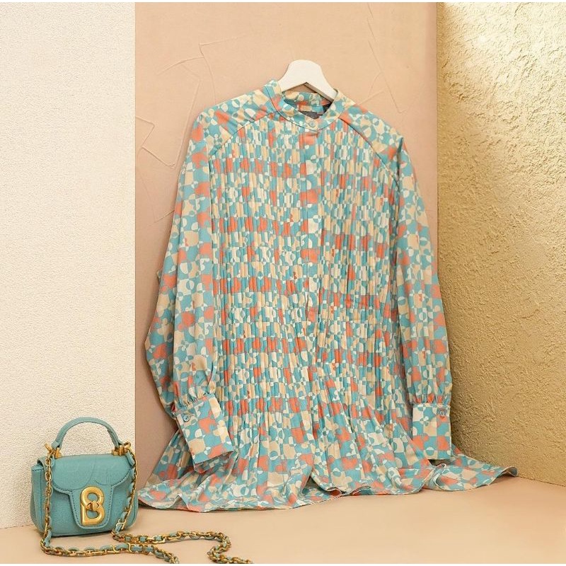 Puzzlea pleated shirt