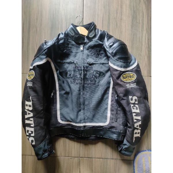 JAKET MOTOR BATES