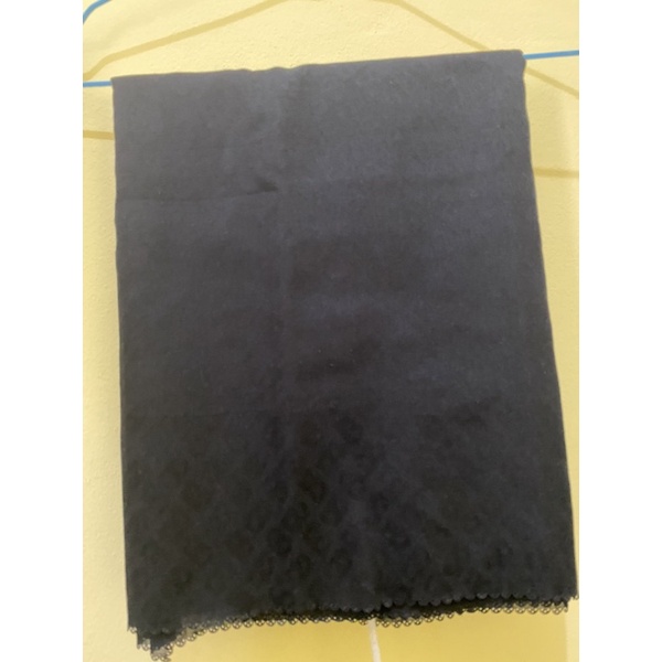 BNWT buttonscarves tapis embossed navy