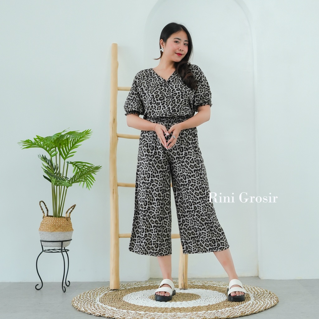 Jumpsuit Kancing Panjang Leopart