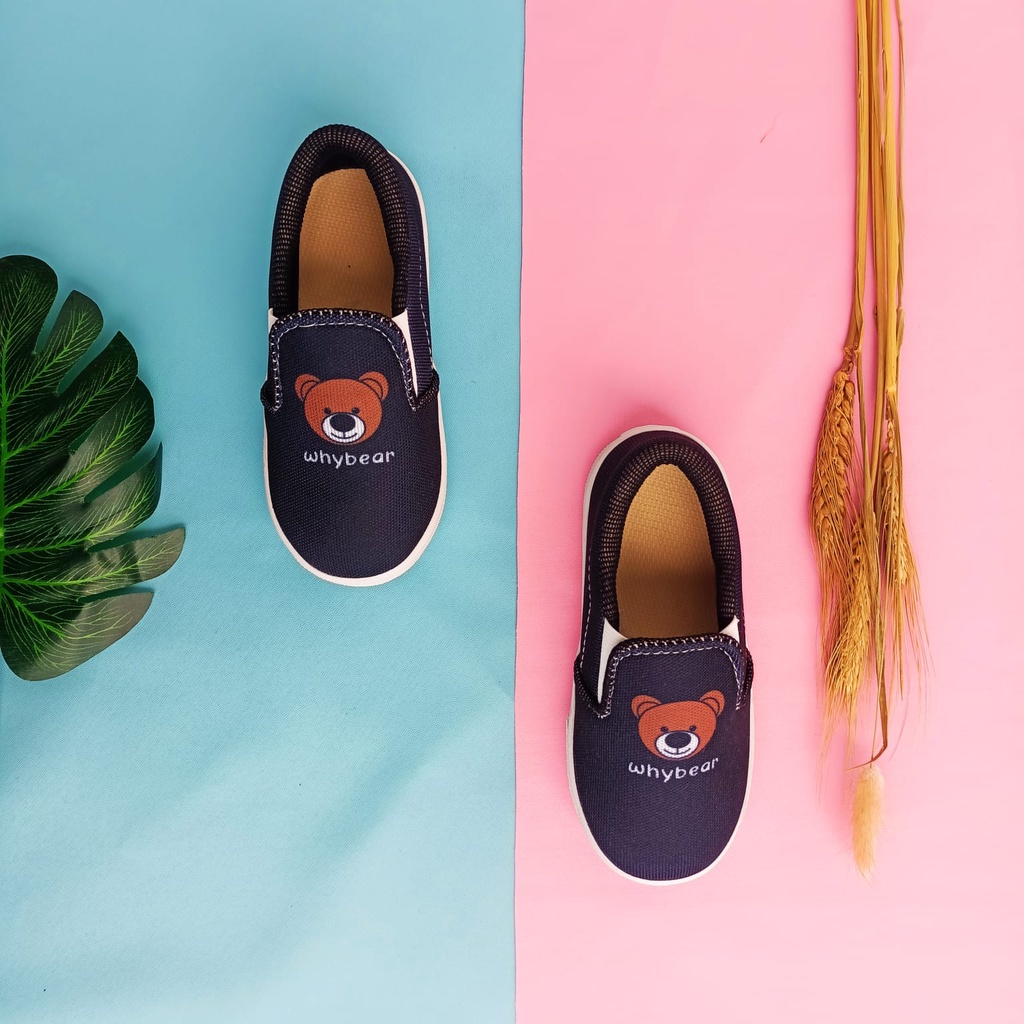 Sepatu slip on anak motif bear hitam