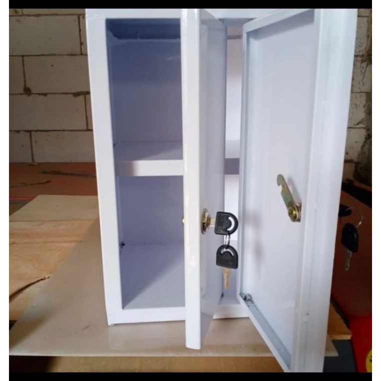 Lemari narkotik kecil- Lemari Obat