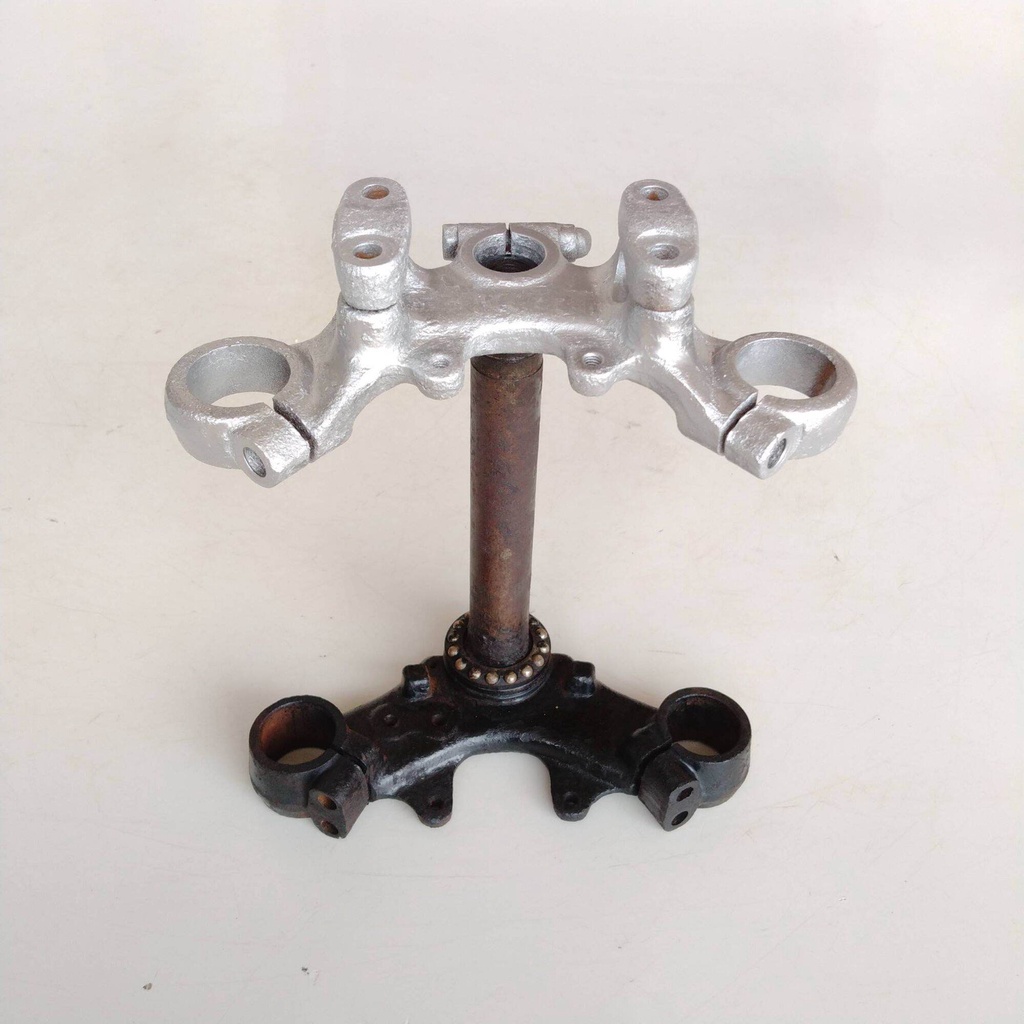 SEGITIGA ATAS BAWAH DT100 DT 125 ORIGINAL BEKAS FORK SEGITIGA SHOK DEPAN DT 100 SEKEN ASLI ORIGINAL