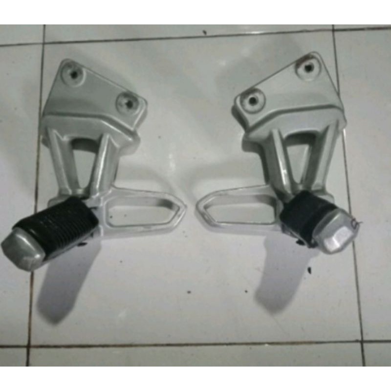 foot step pijakan kaki belakang suzuki skywave