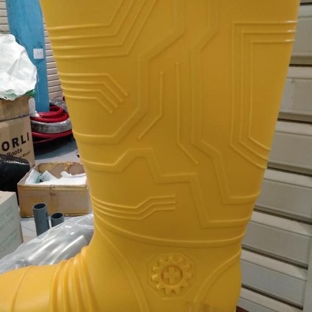 sepatu boot safety kuning merk Ergos