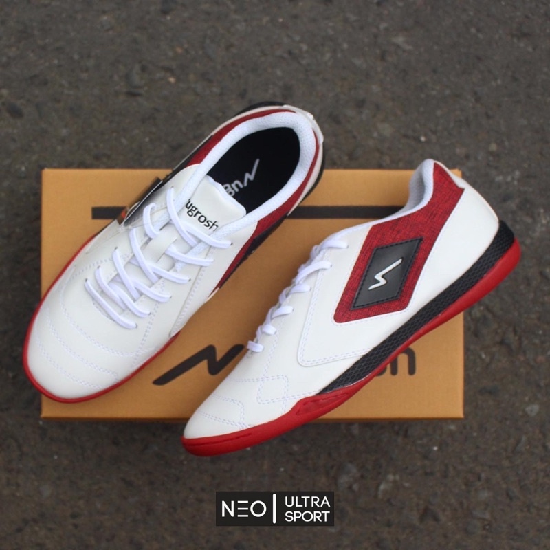 Nugrosh Remain In sepatu futsal