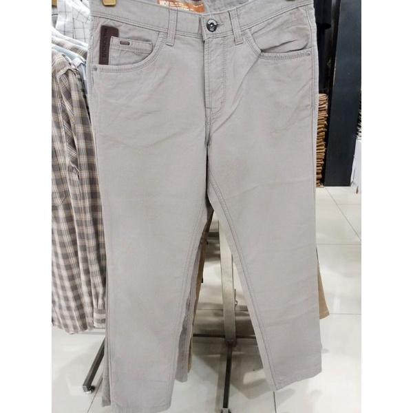 CELANA WATCHOUT CASUAL