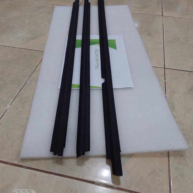 Pelipit Karet Kaca Luar Innova Lama Toyota Innova Lama Ori