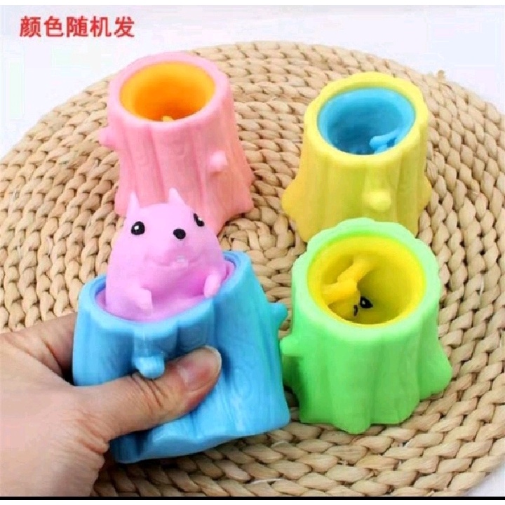 Squezee Squirel Viral Squishy Pencet Animal in Cup Anti Stress