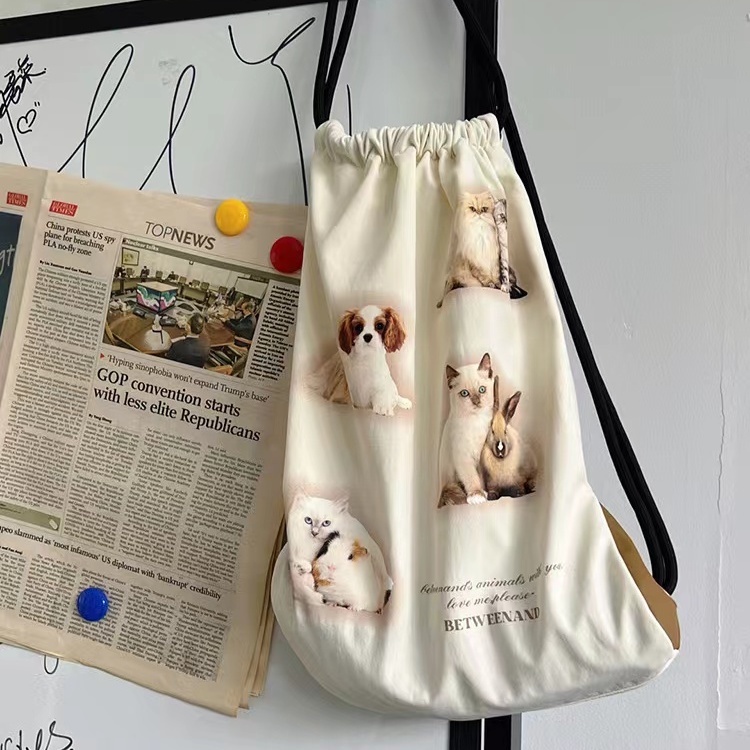 ☇™❁Sera BETWEENAND Animal Gathering Drawstring Backpack Ransel beige siap pakai yang tidak akan salah bagaimana pun Anda memakainya [Berakhir pada 18 November]