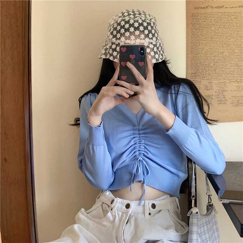 Musim semi dan musim gugur baru all-match versi Korea pendek rajutan sweater wanita warna solid serut slim fit slim fit pusar terkena V-neck atasan lengan panjang